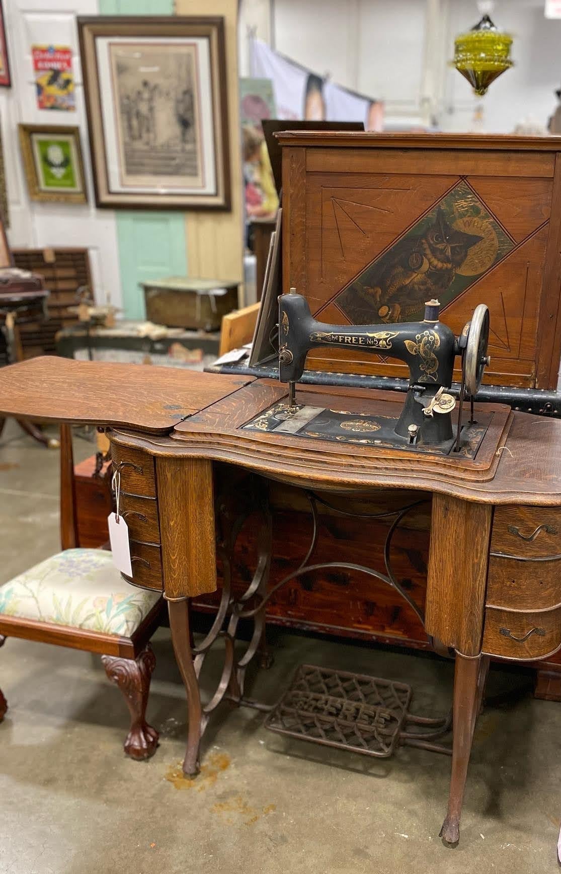 singer sewing machine table, Antiques, Art & Collectables